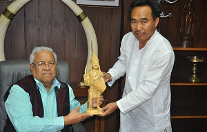 The Governor of Arunachal Pradesh Shri P.B. Acharya with Shri Honchum Ngandam, Minister, Education & Libraries at Raj Bhavan, Itanagar on 26th August 2017